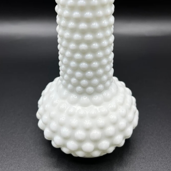 Vintage EO Brody White Milk Hobnail Vase - Picture 3 of 6